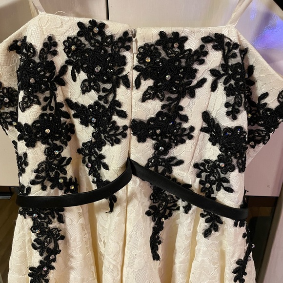 Le Château black and white lace dress size small - Picture 7 of 8